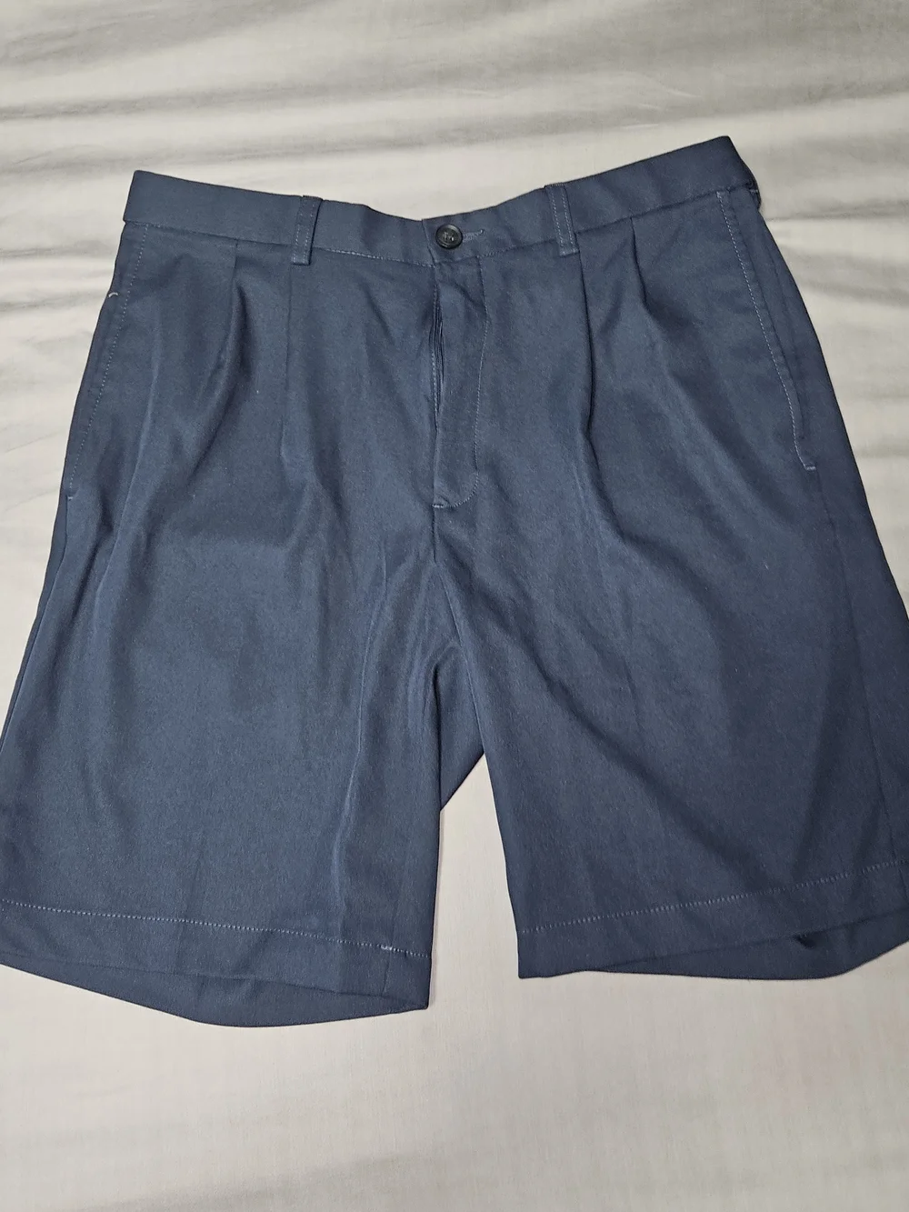 Men's Flat-Front Navy Shorts with Clean Pleat